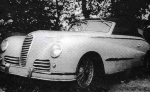 A photo of the car as sold in the 1960s confirms the grille arrangement of the Piltch Alfa and the chrome strips of the Rometsch show car above.