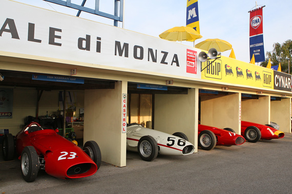 Monza-pit-4-250F-a