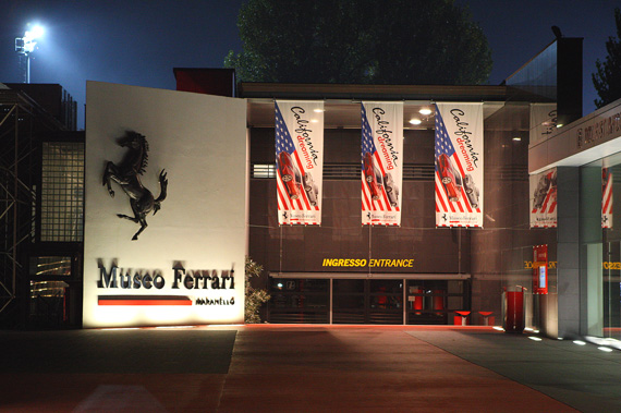 Museo-Entrance-nightime